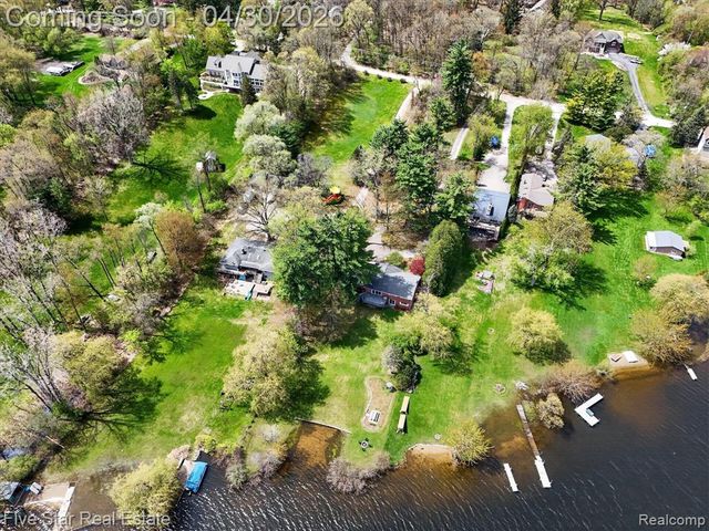 630 Sunset, White Lake, MI 48383