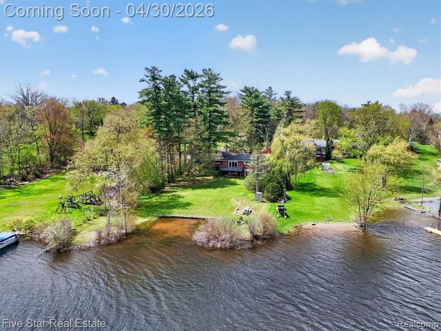 630 Sunset, White Lake, MI 48383