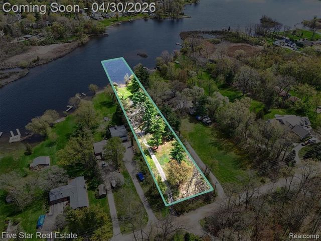 630 Sunset, White Lake, MI 48383