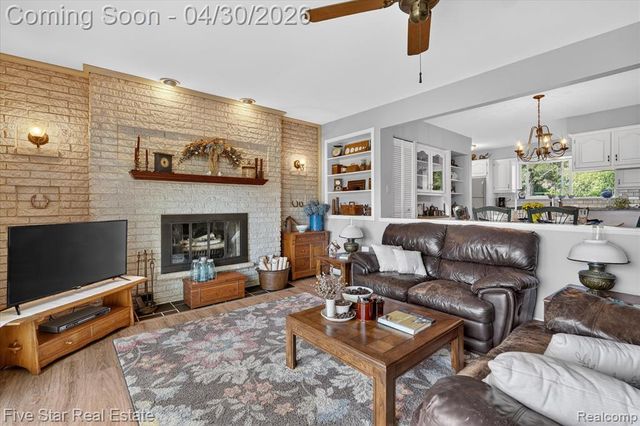 630 Sunset, White Lake, MI 48383
