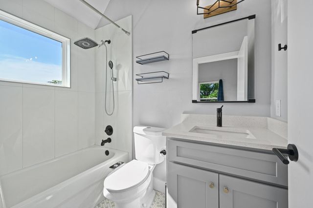 1210 Luna ST 2, Austin, TX 78721