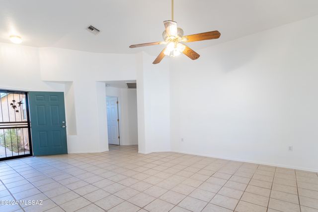 287 N Vía La Castellana, Green Valley, AZ 85614