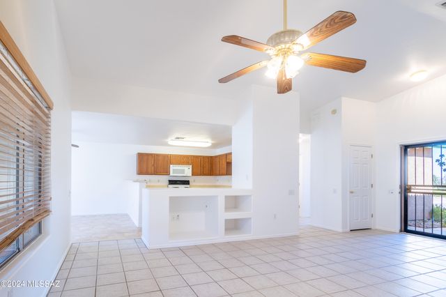 287 N Vía La Castellana, Green Valley, AZ 85614