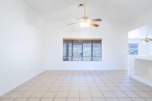 287 N Vía La Castellana, Green Valley, AZ 85614