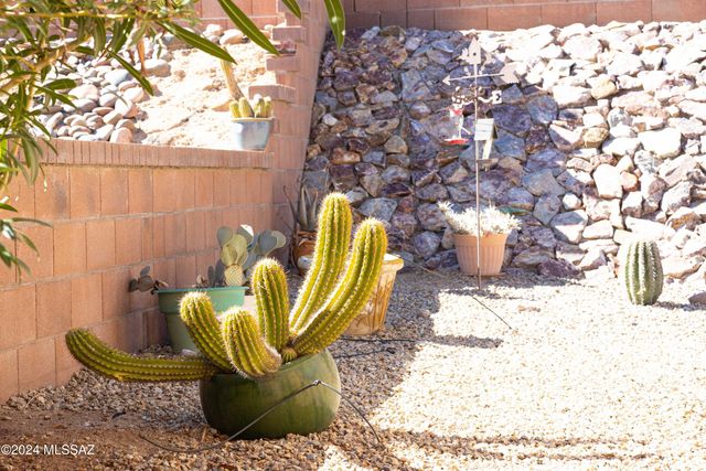 287 N Vía La Castellana, Green Valley, AZ 85614