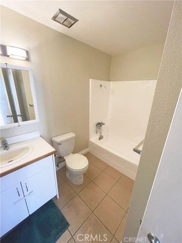 18350 Hatteras 123, Tarzana (los Angeles), CA 91356