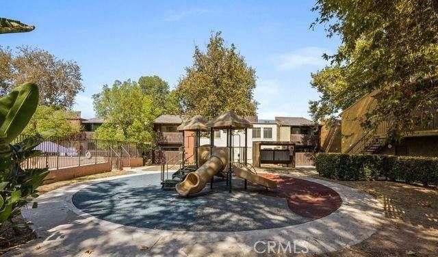 18350 Hatteras 123, Tarzana (los Angeles), CA 91356