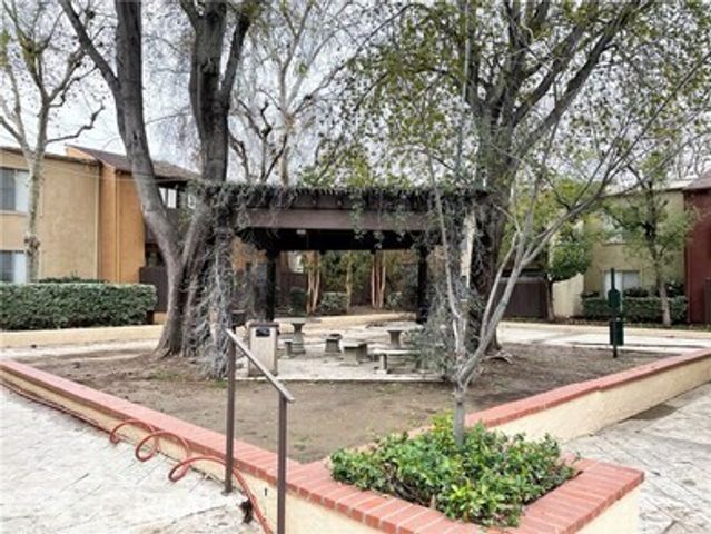 18350 Hatteras 123, Tarzana (los Angeles), CA 91356