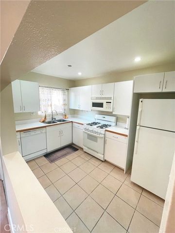 18350 Hatteras 123, Tarzana (los Angeles), CA 91356