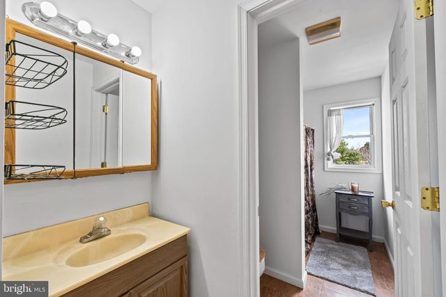 2426 EMERALD LN, Quakertown, PA 18951