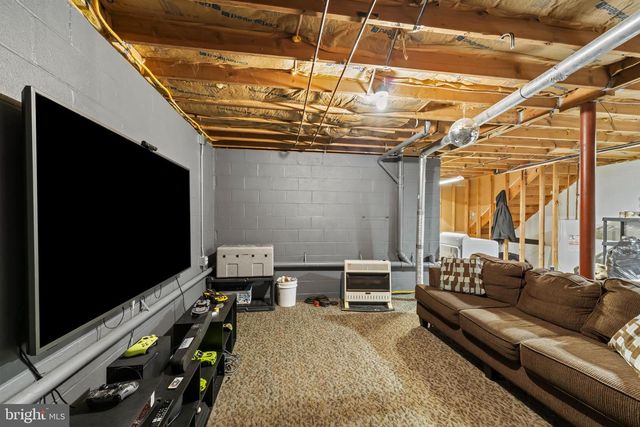 2426 EMERALD LN, Quakertown, PA 18951