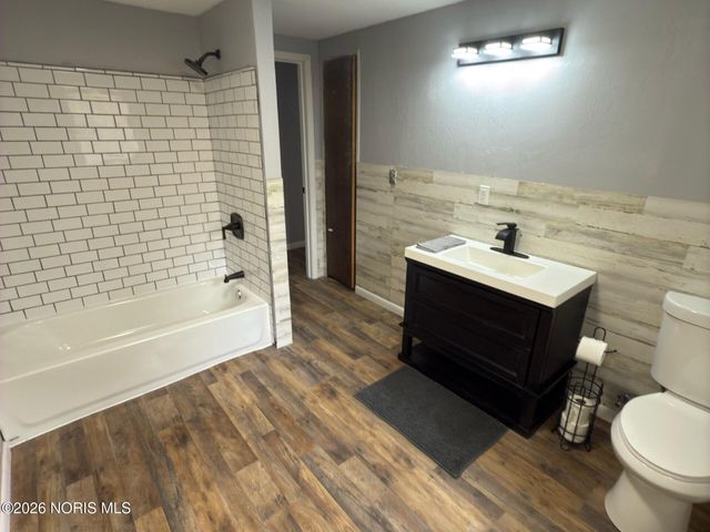 7024 Hill Avenue, Holland, OH 43528