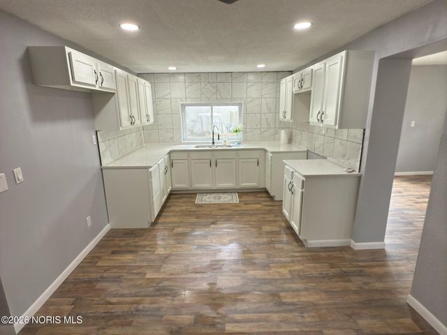 7024 Hill Avenue, Holland, OH 43528