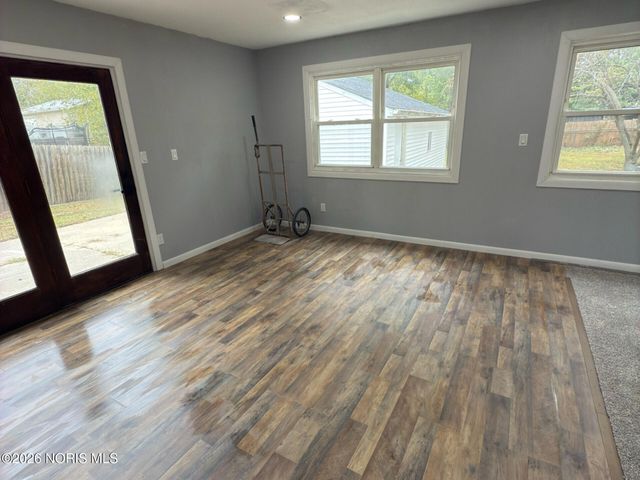 7024 Hill Avenue, Holland, OH 43528