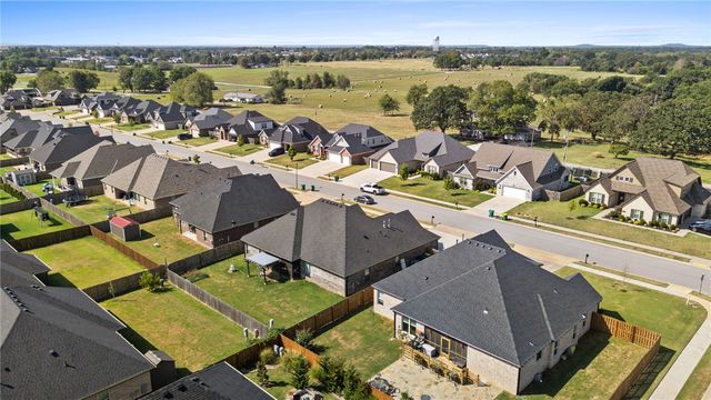 790 Soldera Road, Tontitown, AR 72762