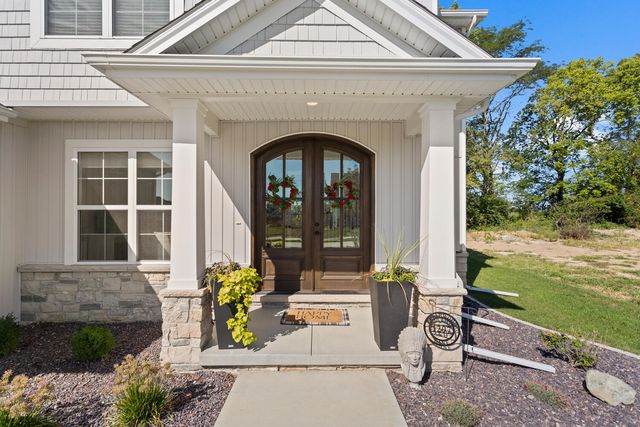 1207 Briarwood Lane, Mahomet, IL 61853