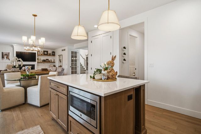 1207 Briarwood Lane, Mahomet, IL 61853