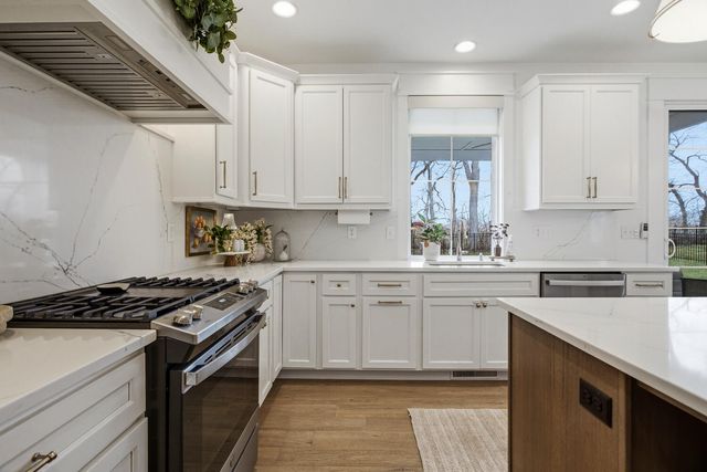 1207 Briarwood Lane, Mahomet, IL 61853