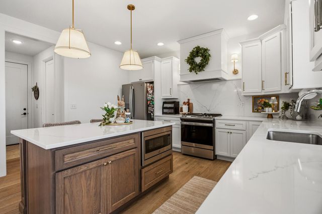 1207 Briarwood Lane, Mahomet, IL 61853