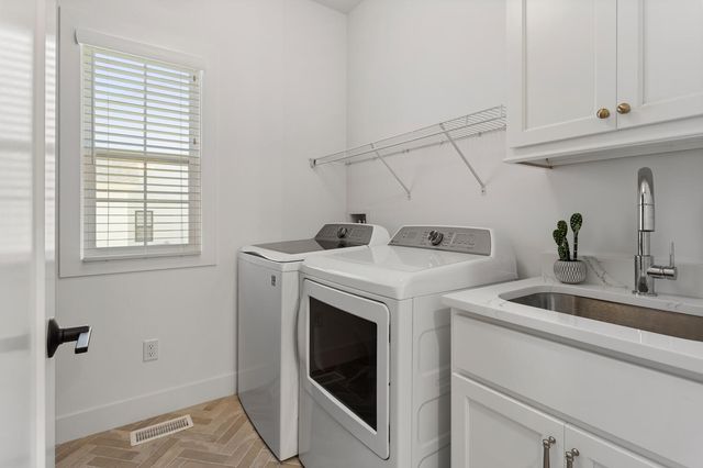 1207 Briarwood Lane, Mahomet, IL 61853