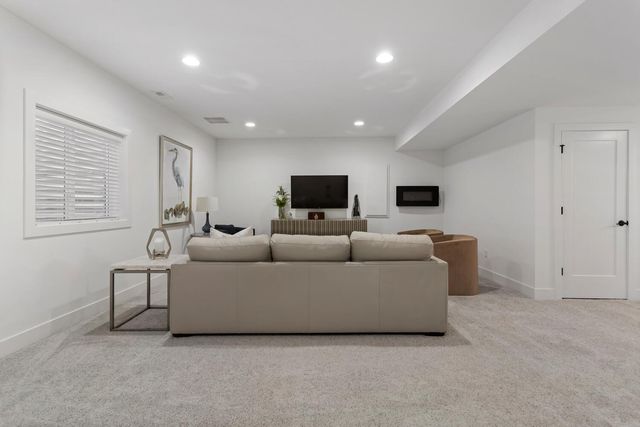 1207 Briarwood Lane, Mahomet, IL 61853