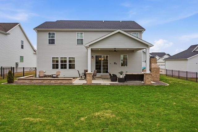 1207 Briarwood Lane, Mahomet, IL 61853