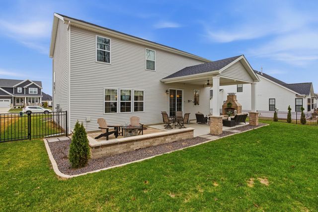 1207 Briarwood Lane, Mahomet, IL 61853