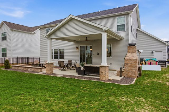 1207 Briarwood Lane, Mahomet, IL 61853