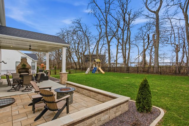 1207 Briarwood Lane, Mahomet, IL 61853