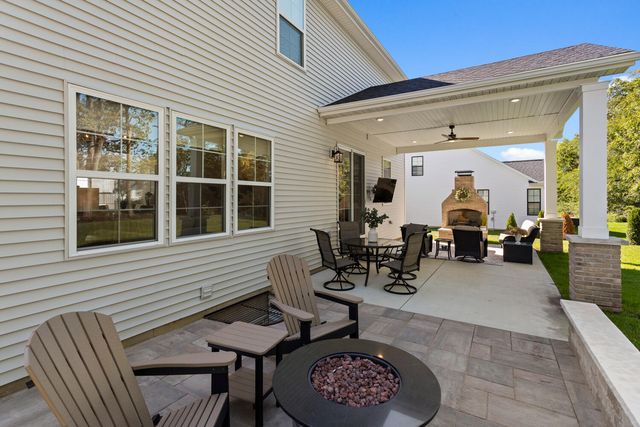 1207 Briarwood Lane, Mahomet, IL 61853