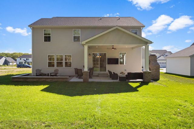 1207 Briarwood Lane, Mahomet, IL 61853