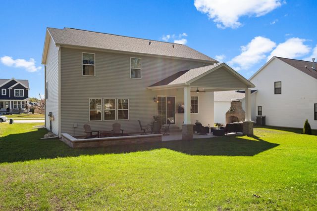 1207 Briarwood Lane, Mahomet, IL 61853