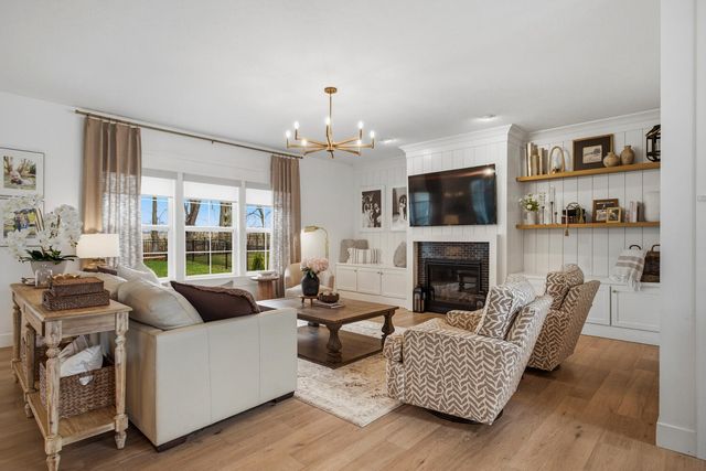 1207 Briarwood Lane, Mahomet, IL 61853