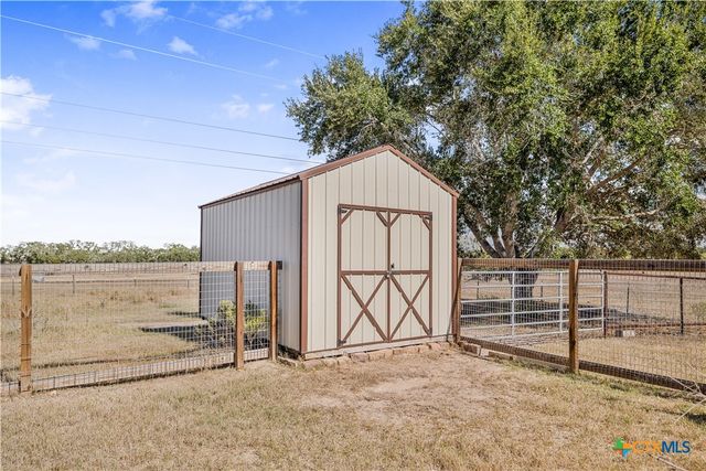 2892 W FM 884, Yorktown, TX 78164