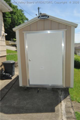 621 6th Street, Nitro, WV 25143