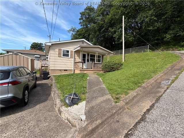 621 6th Street, Nitro, WV 25143