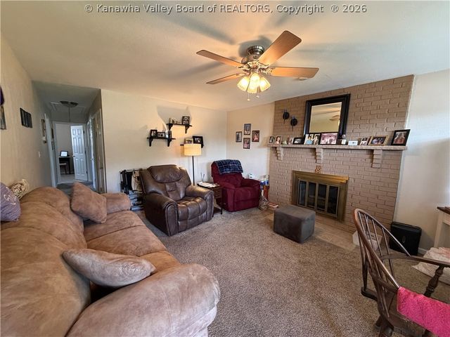 621 6th Street, Nitro, WV 25143