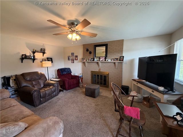 621 6th Street, Nitro, WV 25143