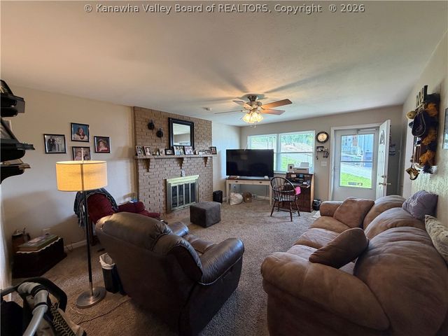 621 6th Street, Nitro, WV 25143