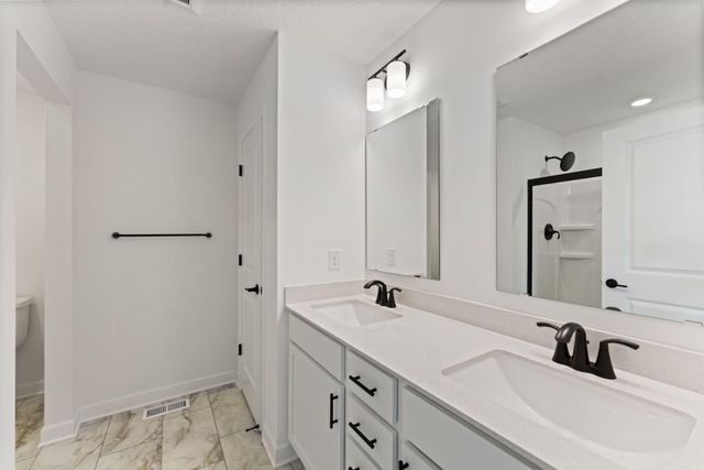 18365 Gladiator Drive, Lakeville, MN 55068