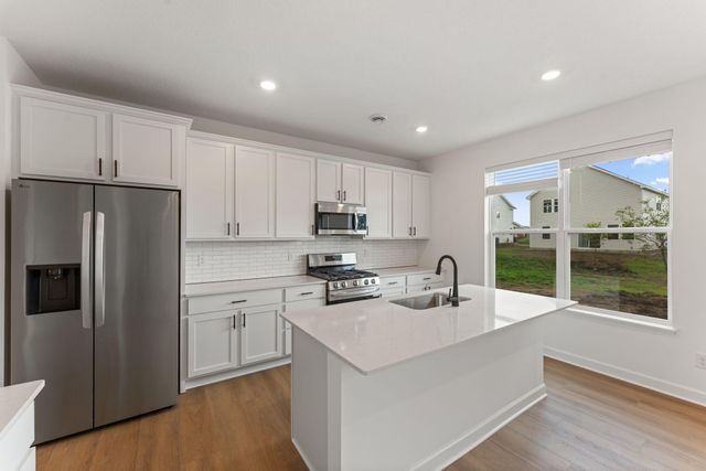18365 Gladiator Drive, Lakeville, MN 55068