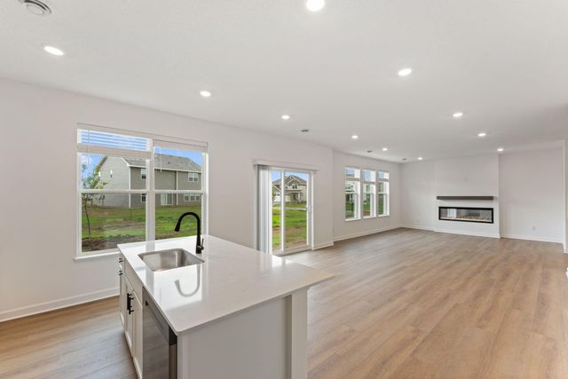 18365 Gladiator Drive, Lakeville, MN 55068