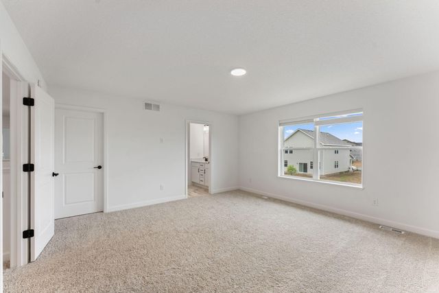 18365 Gladiator Drive, Lakeville, MN 55068