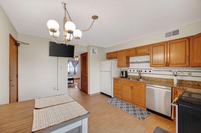 4210 62nd Street 3, Urbandale, IA 50322