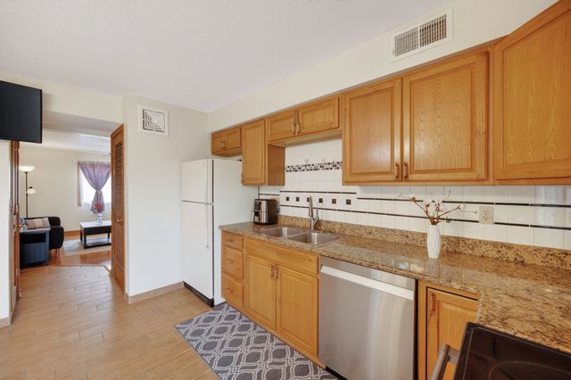 4210 62nd Street 3, Urbandale, IA 50322