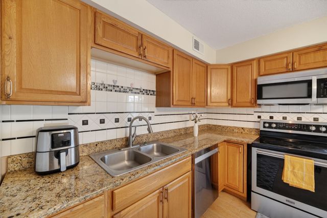 4210 62nd Street 3, Urbandale, IA 50322