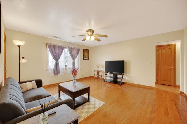 4210 62nd Street 3, Urbandale, IA 50322