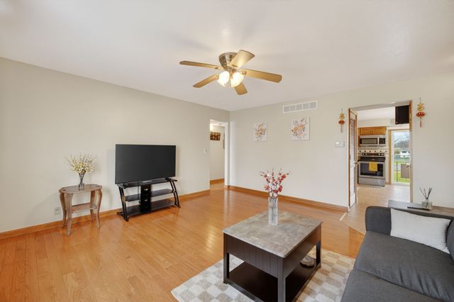 4210 62nd Street 3, Urbandale, IA 50322