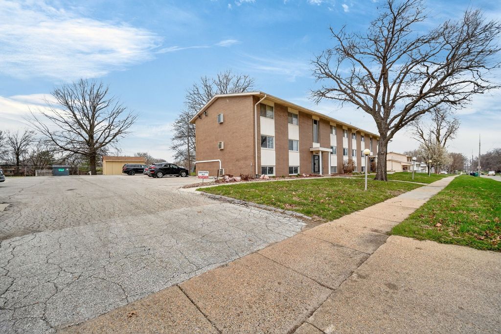 4210 62nd Street 3, Urbandale, IA 50322