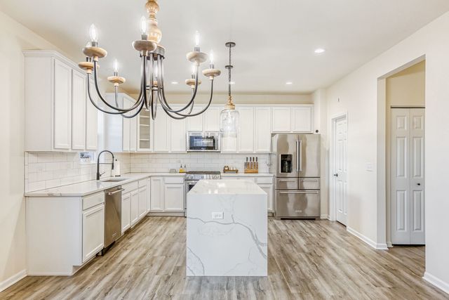 26152 S White Oak Trail, Channahon, IL 60410